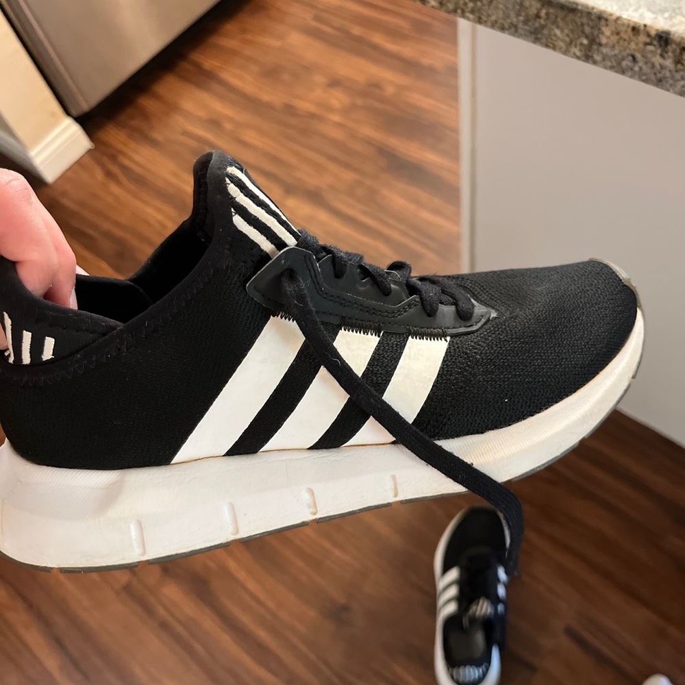 Adidas Swift Run Women’s shoes